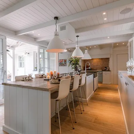Casa de Férias Beautiful And Spacious House With Swimming Pond Sauna And Garden Koksijde