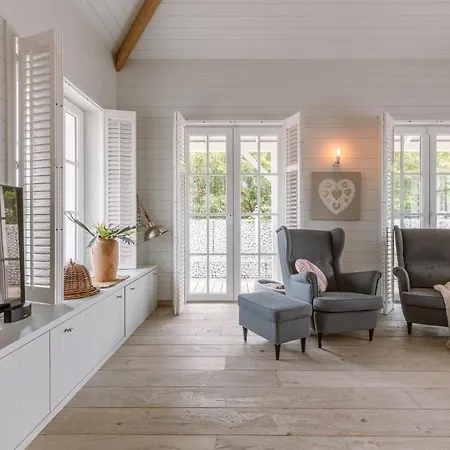Beautiful And Spacious House With Swimming Pond Sauna And Garden Casa de Férias Koksijde