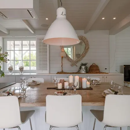 Beautiful And Spacious House With Swimming Pond Sauna And Garden *